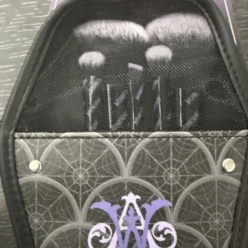 Wednesday X Primark Makeup Brush Set - Black and Purple - Picture 3 of 4